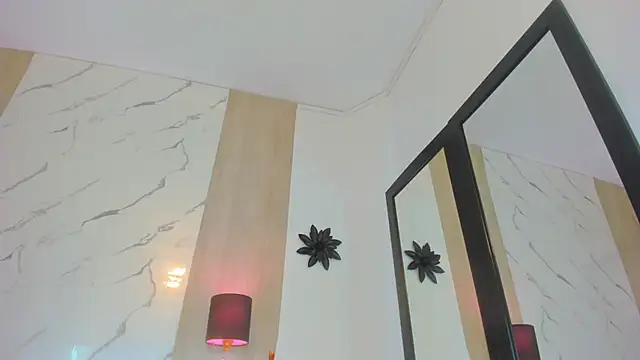 DanniValencia online show from 25, 6, 2026