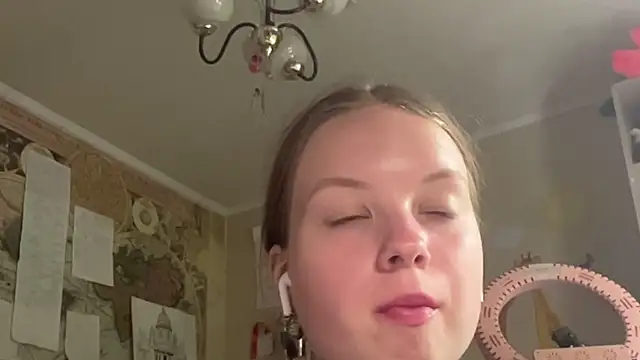 Snapshot of Aileyn chatting on 13, 7, 2026 Aileyn online show from 13, 7, 2026