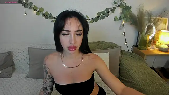 Snapshot of MayaGlamour chatting on 1, 7, 2026 MayaGlamour online show from 1, 7, 2026