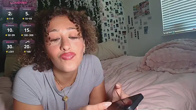 LyraCovee online show from 11, 7, 2026