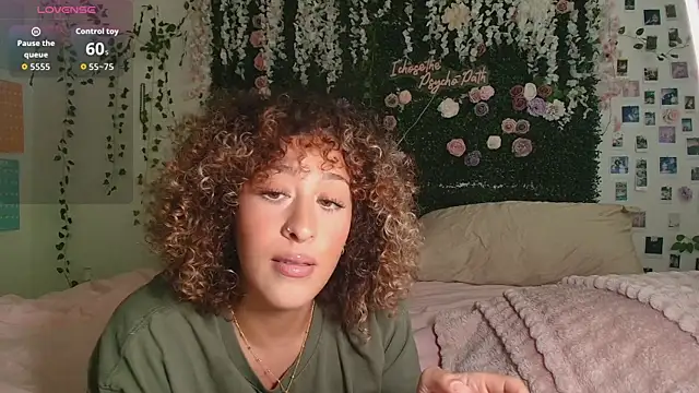 LyraCovee online show from 21, 7, 2026