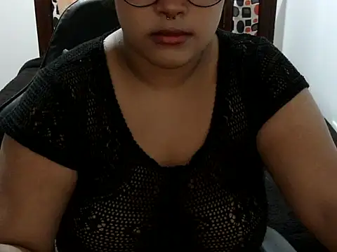 Snapshot of Lolacurly69 chatting on 17, 6, 2026 Lolacurly69 online show from 17, 6, 2026