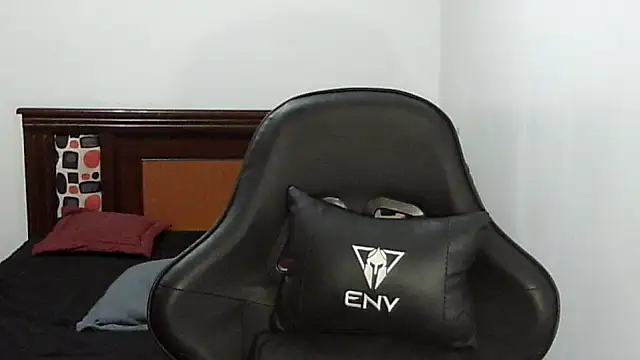 Snapshot of Lolacurly69 chatting on 1, 7, 2026 Lolacurly69 online show from 1, 7, 2026