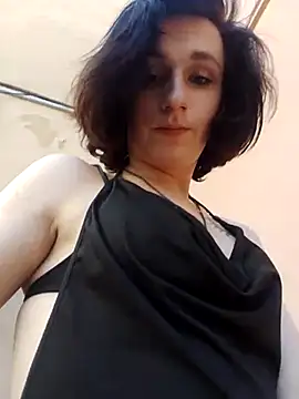 Snapshot of MickeQuinee chatting on 18, 7, 2026 MickeQuinee online show from 18, 7, 2026