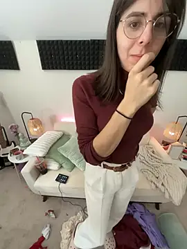 itschloelaurent online show from 17, 6, 2026