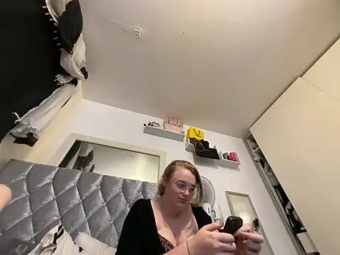 Violetsinxx online show from 25, 6, 2026