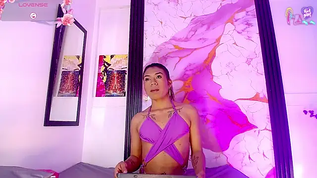 Astrid Cardenas online show from 11, 6, 2026
