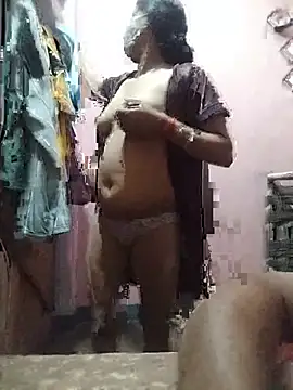 Snapshot of House_girl22 chatting on 3, 7, 2026 House girl22 online show from 3, 7, 2026