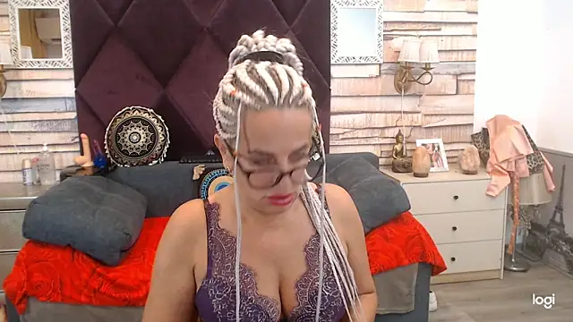 Snapshot of ElviraZoi chatting on 23, 7, 2026 ElviraZoi online show from 23, 7, 2026