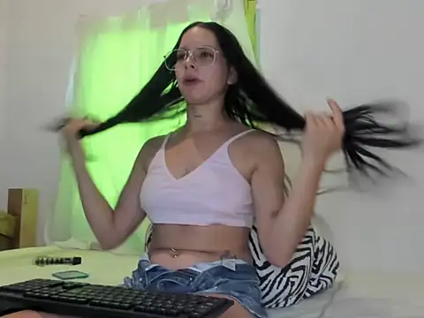 Snapshot of miimii_lovee chatting on 16, 6, 2026 miimii lovee online show from 16, 6, 2026