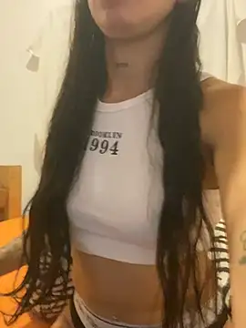 Snapshot of miimii_lovee chatting on 7, 7, 2026 miimii lovee online show from 7, 7, 2026