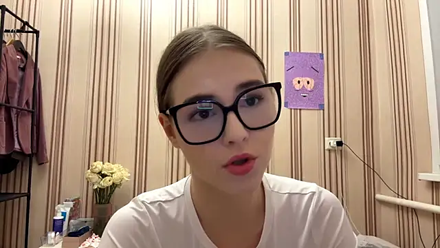 Snapshot of MiaWonderind chatting on 5, 7, 2026 MiaWonderind online show from 5, 7, 2026
