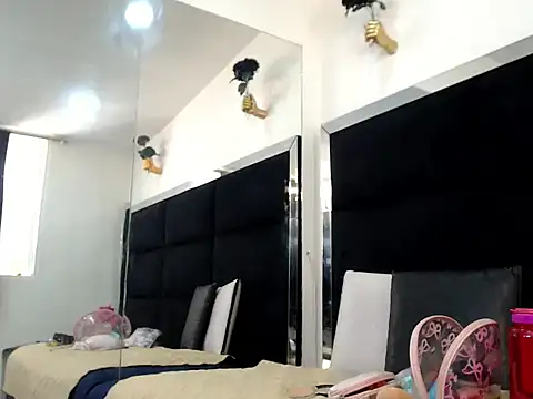 Jazmiin Rosee online show from 17, 7, 2026