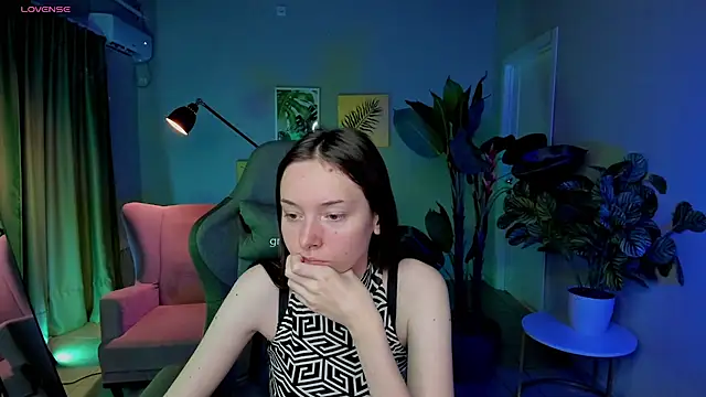 Snapshot of Eva_Leeee chatting on 3, 7, 2026 Eva Leeee online show from 3, 7, 2026
