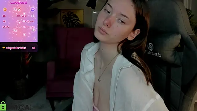Snapshot of Eva_Leeee chatting on 3, 8, 2026 Eva Leeee online show from 3, 8, 2026