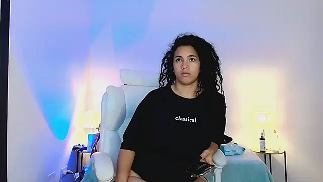 Snapshot of Isabella_Sophia19 chatting on 19, 6, 2026 Isabella Sophia19 online show from 19, 6, 2026