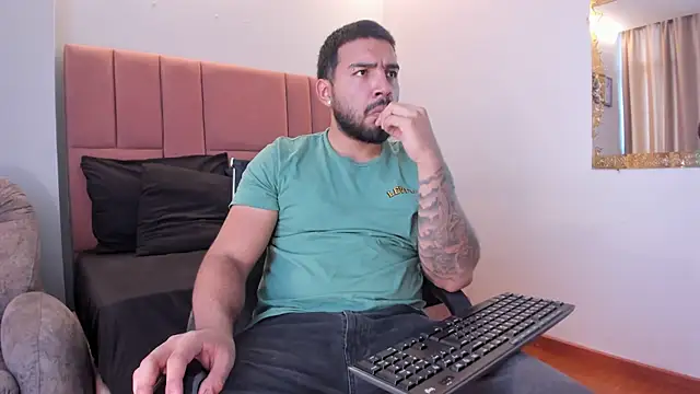 Snapshot of Massimo_Moretti chatting on 4, 7, 2026 Massimo Moretti online show from 4, 7, 2026