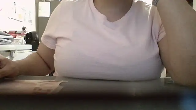 Snapshot of Curvy_Queen_MX chatting on 30, 6, 2026 Curvy Queen MX online show from 30, 6, 2026