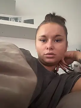 Naya Rowe online show from 14, 6, 2026