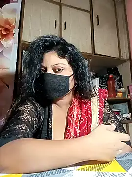Snapshot of KareenaChopra chatting on 15, 6, 2026 KareenaChopra online show from 15, 6, 2026