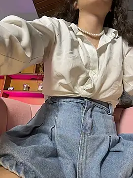 MegaanRouse  online show from 15, 7, 2026