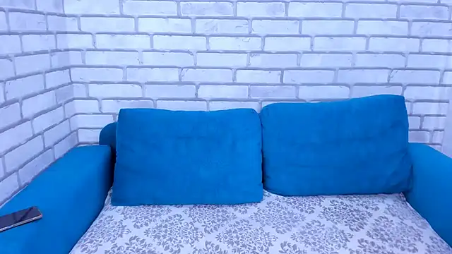 RoxyyLuxe online show from 25, 6, 2026