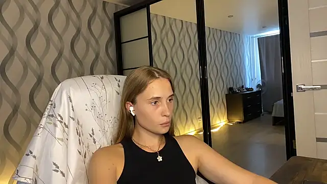Miss Luna meow online show from 17, 7, 2026