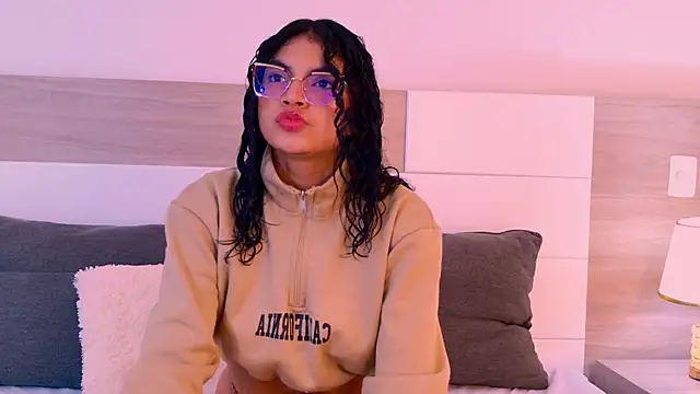 MelodyAlvarez online show from 13, 7, 2026