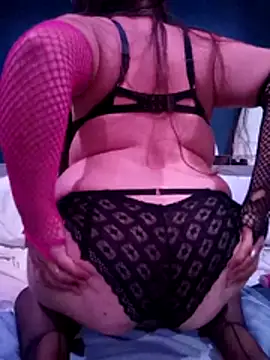 LovelyBunnie17 online show from 12, 7, 2026