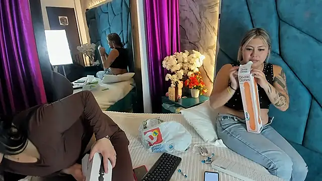 Samy Bitch online show from 3, 8, 2026