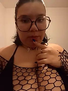 Snapshot of celprettyy chatting on 3, 7, 2026 celprettyy online show from 3, 7, 2026