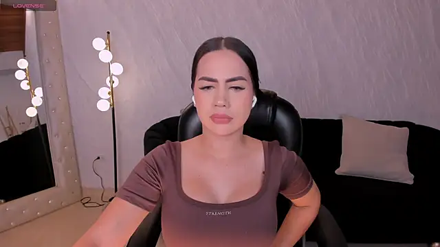 Snapshot of SabrinaMontclair chatting on 6, 7, 2026 SabrinaMontclair online show from 6, 7, 2026