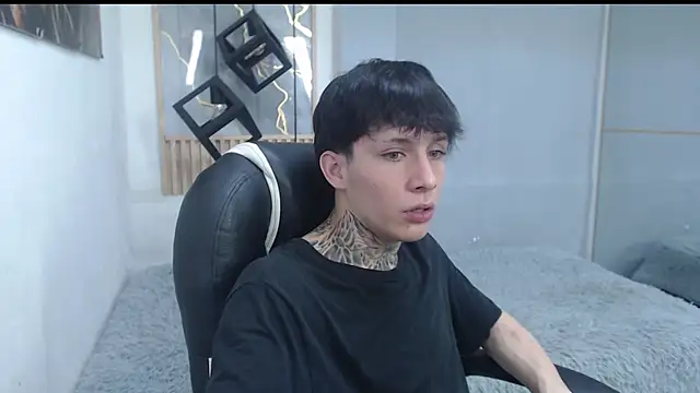 Snapshot of Cry_thereal chatting on 2, 8, 2026 Cry thereal online show from 2, 8, 2026