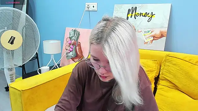 Snapshot of Nika-Smith chatting on 5, 8, 2026 Nika-Smith online show from 5, 8, 2026