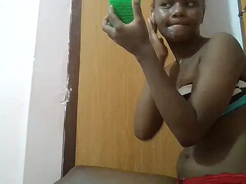 Snapshot of Beauty-Doll2 chatting on 5, 7, 2026 Beauty-Doll2 online show from 5, 7, 2026