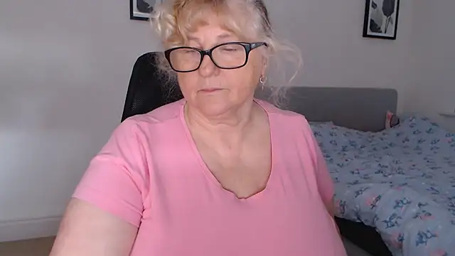 Snapshot of NoraMelow chatting on 4, 7, 2026 NoraMelow online show from 4, 7, 2026