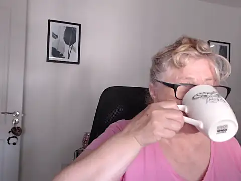 Snapshot of NoraMelow chatting on 7, 7, 2026 NoraMelow online show from 7, 7, 2026