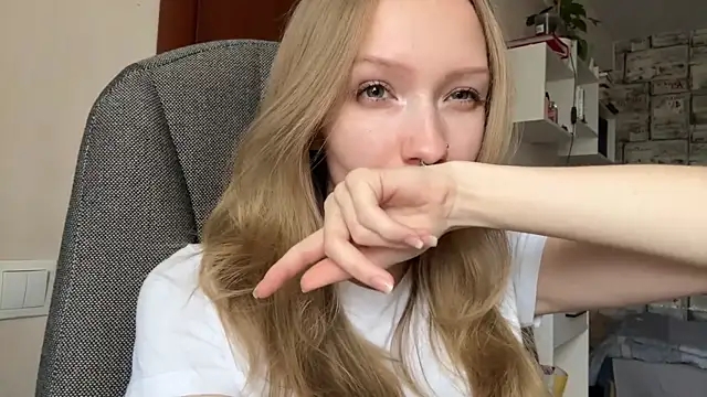 Snapshot of BivalentFalloff chatting on 18, 7, 2026 BivalentFalloff online show from 18, 7, 2026
