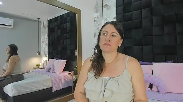 Snapshot of CharlotteG_ chatting on 5, 7, 2026 CharlotteG online show from 5, 7, 2026