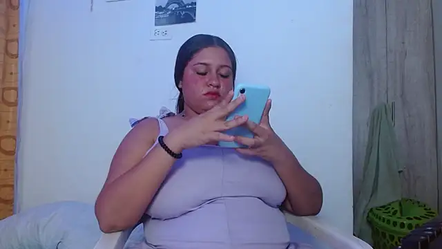 Snapshot of Scarleth_69_ chatting on 9, 7, 2026 Scarleth 69 online show from 9, 7, 2026