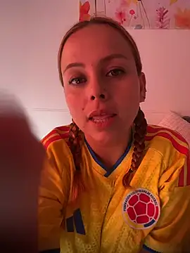 Snapshot of RougeeMelodyy chatting on 1, 7, 2026 RougeeMelodyy online show from 1, 7, 2026