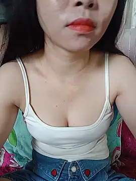 Snapshot of AvaRoyale chatting on 9, 7, 2026 AvaRoyale online show from 9, 7, 2026