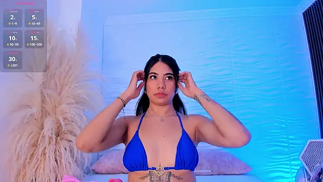 Snapshot of AylinLove_ chatting on 4, 7, 2026 AylinLove online show from 4, 7, 2026