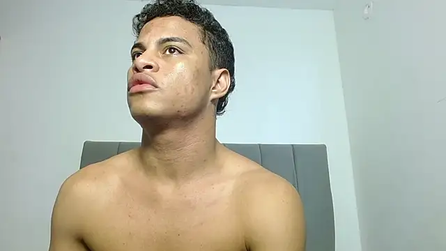 Snapshot of Jose_And_Daniel chatting on 5, 8, 2026 Jose And Daniel online show from 5, 8, 2026