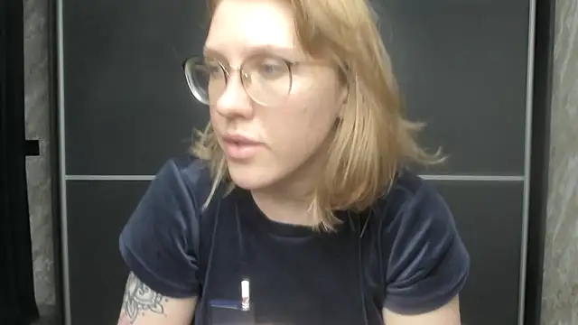 Reginasmilee online show from 2, 2, 2025