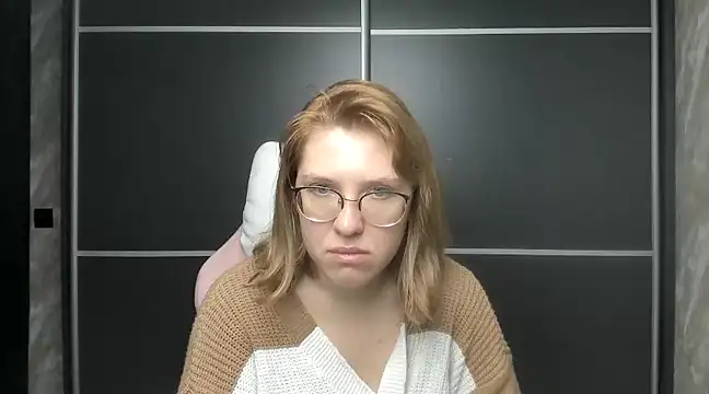 Reginasmilee online show from 9, 2, 2025