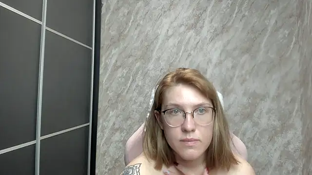 Reginasmilee online show from 13, 2, 2025