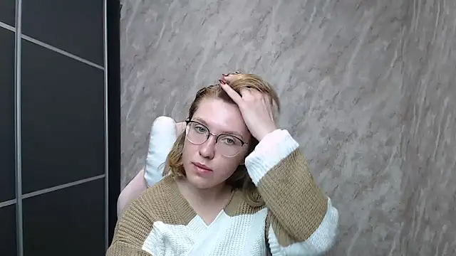 Reginasmilee online show from 14, 2, 2025