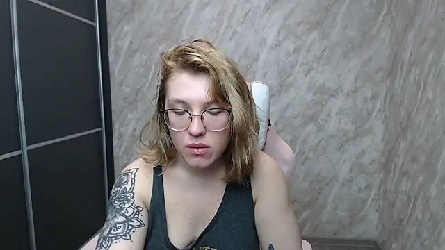 Reginasmilee online show from 16, 2, 2025