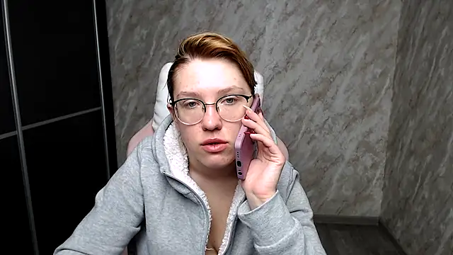 Reginasmilee online show from 11, 3, 2025